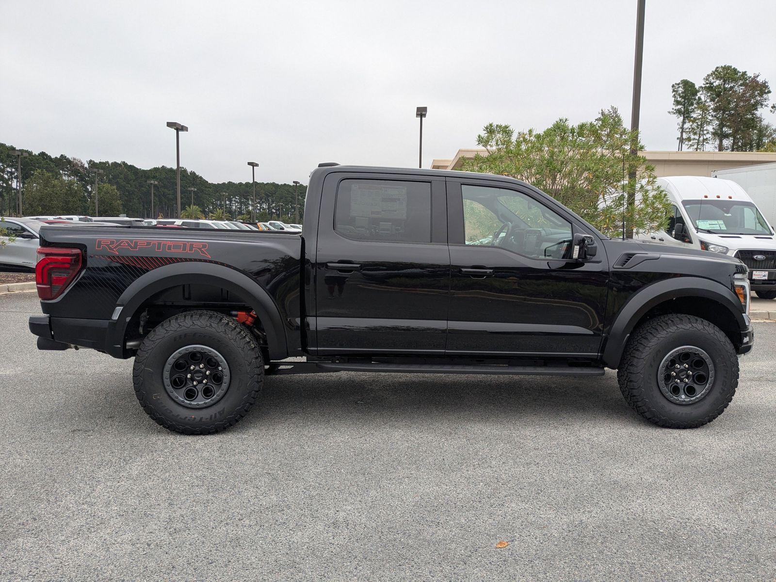 2025 Ford F-150 Raptor photo 3