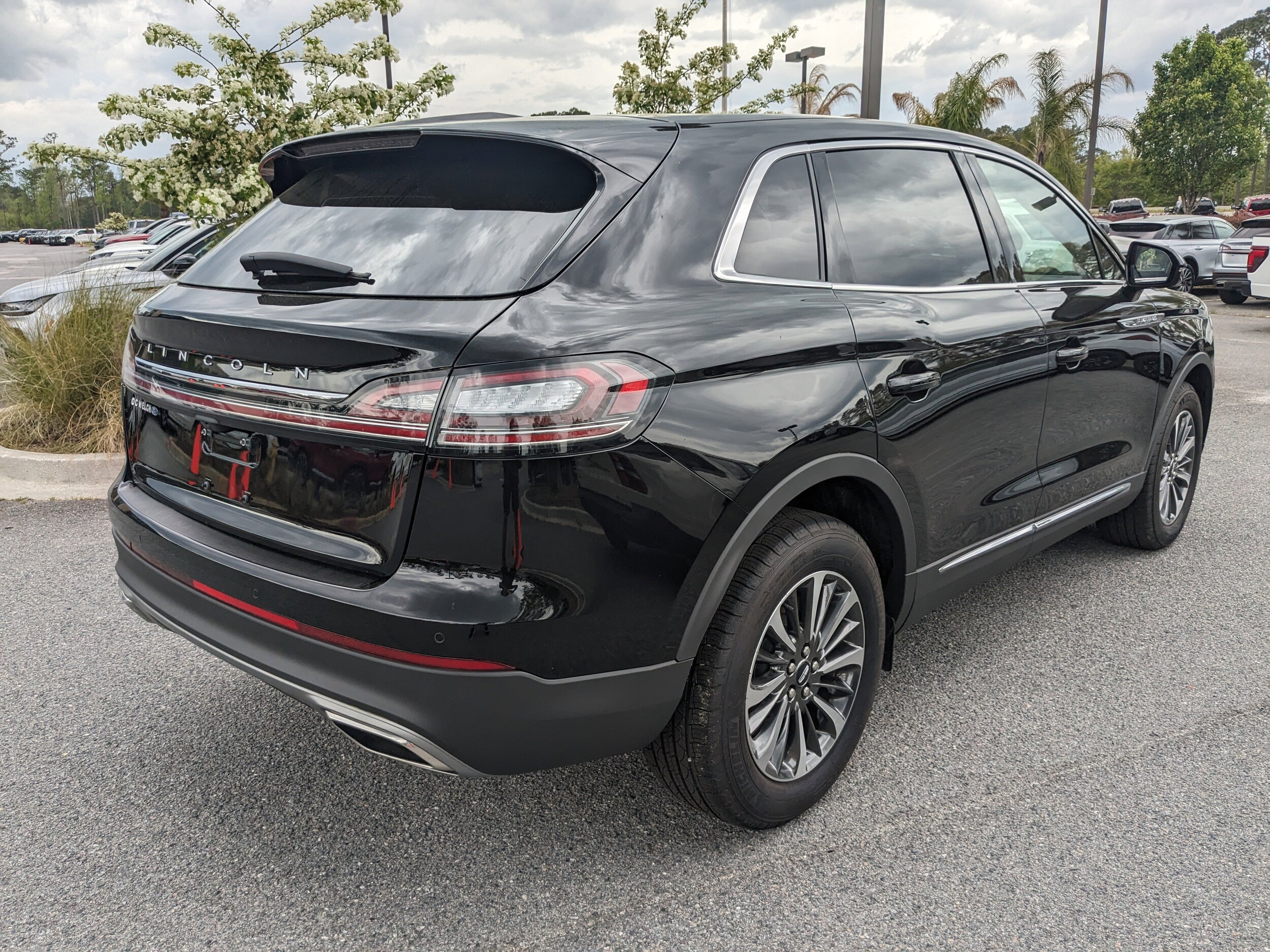2023 Lincoln Nautilus Standard photo 2