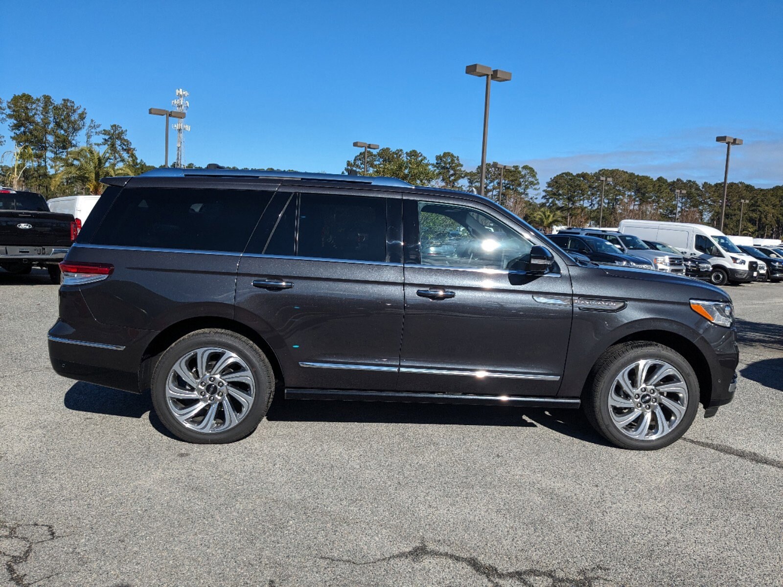 2024 Lincoln Navigator Reserve photo 3