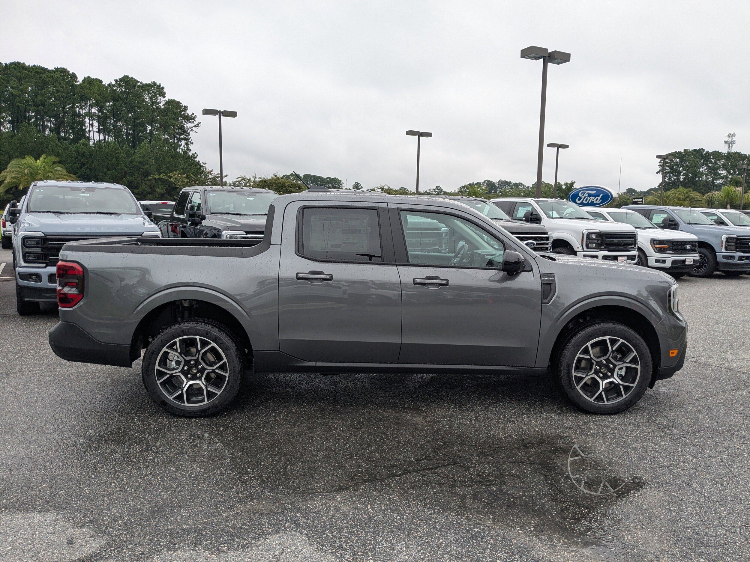 2025 Ford Maverick Lariat photo 2