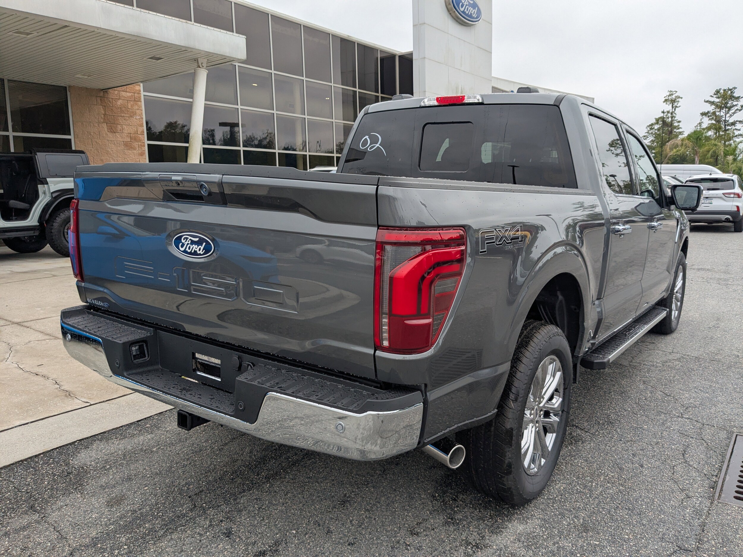 2025 Ford F-150 Lariat photo 3
