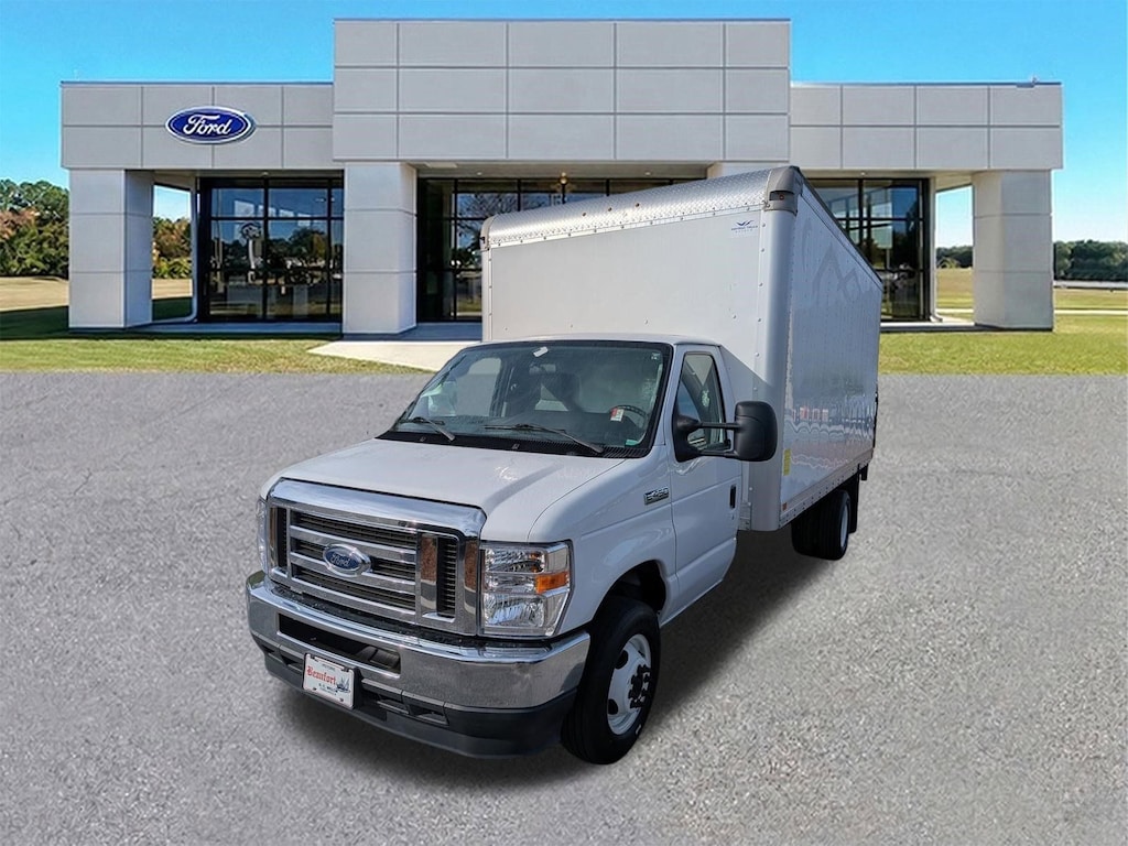 Certified 2023 Ford E-450 Cutaway Base Cab/Chassis