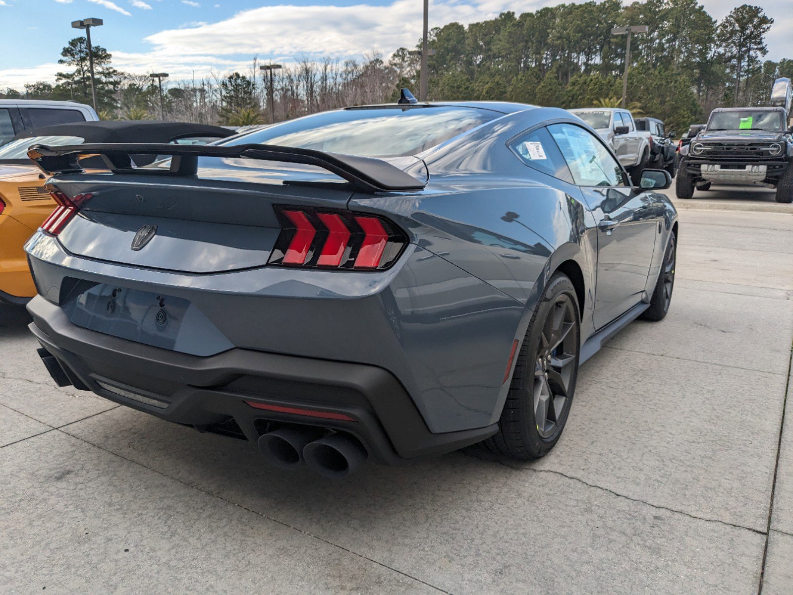 2025 Ford Mustang Dark Horse Deluxe photo 3
