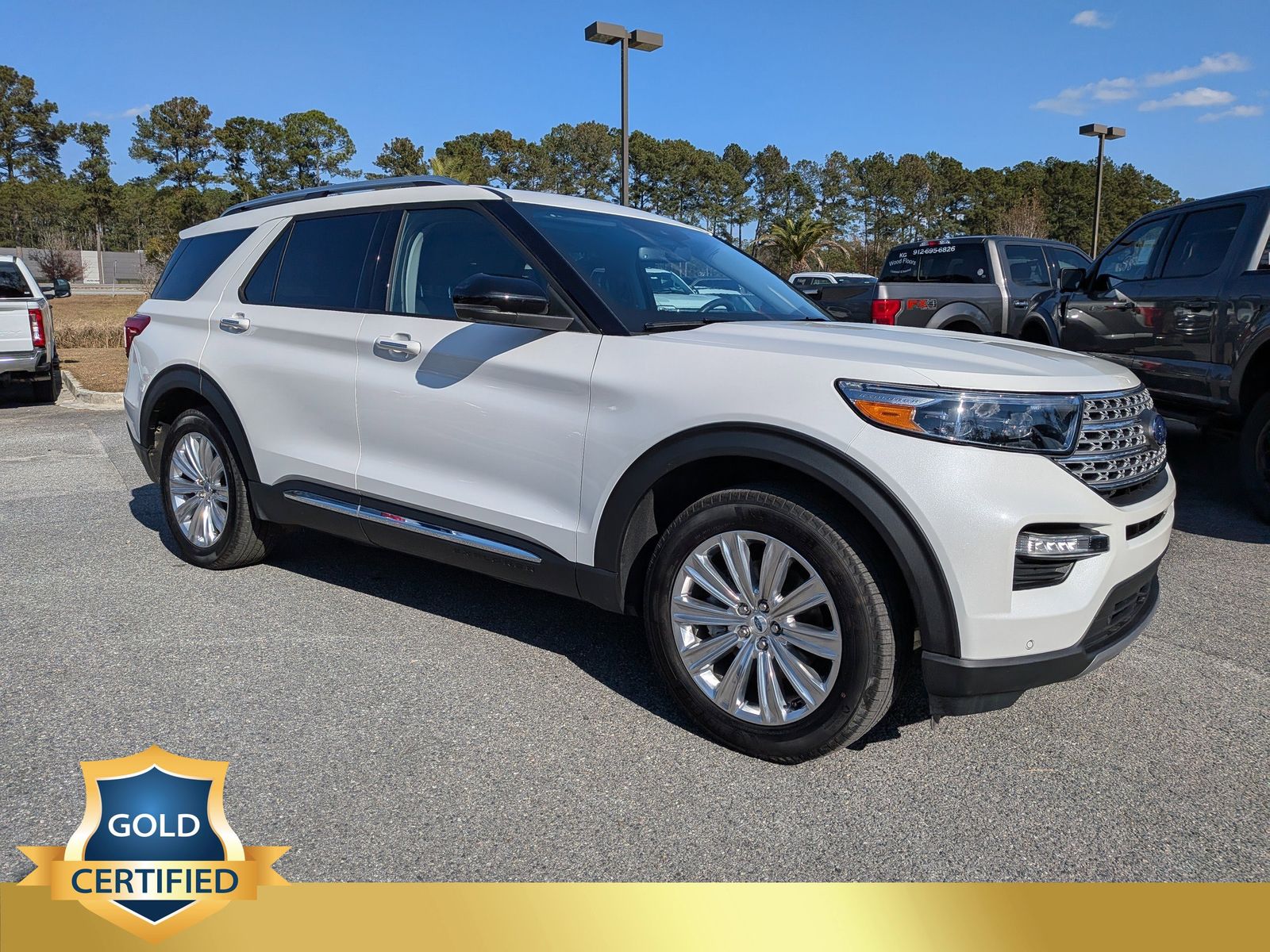2023 Ford Explorer Limited's photo