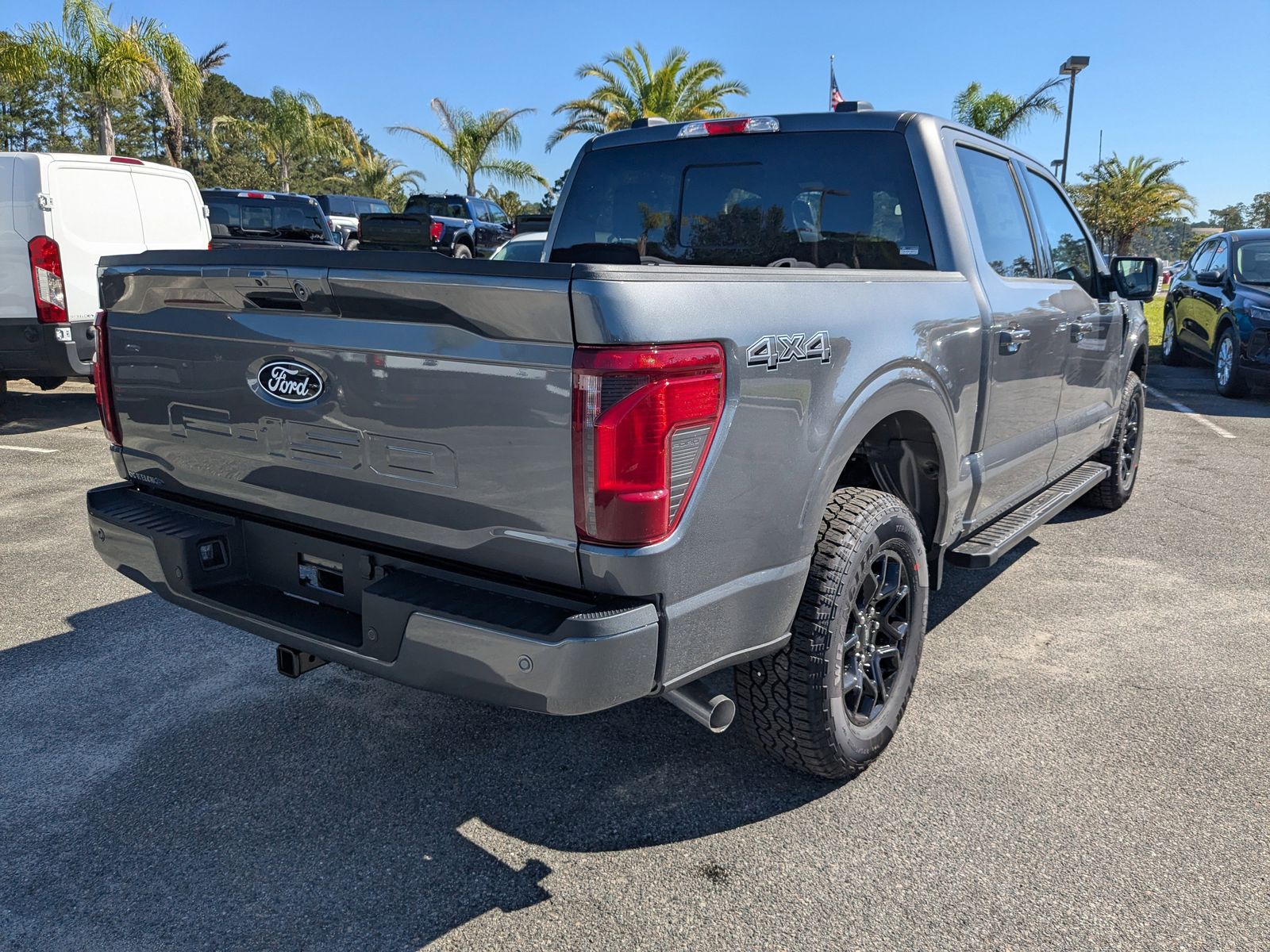2025 Ford F-150 XLT photo 3