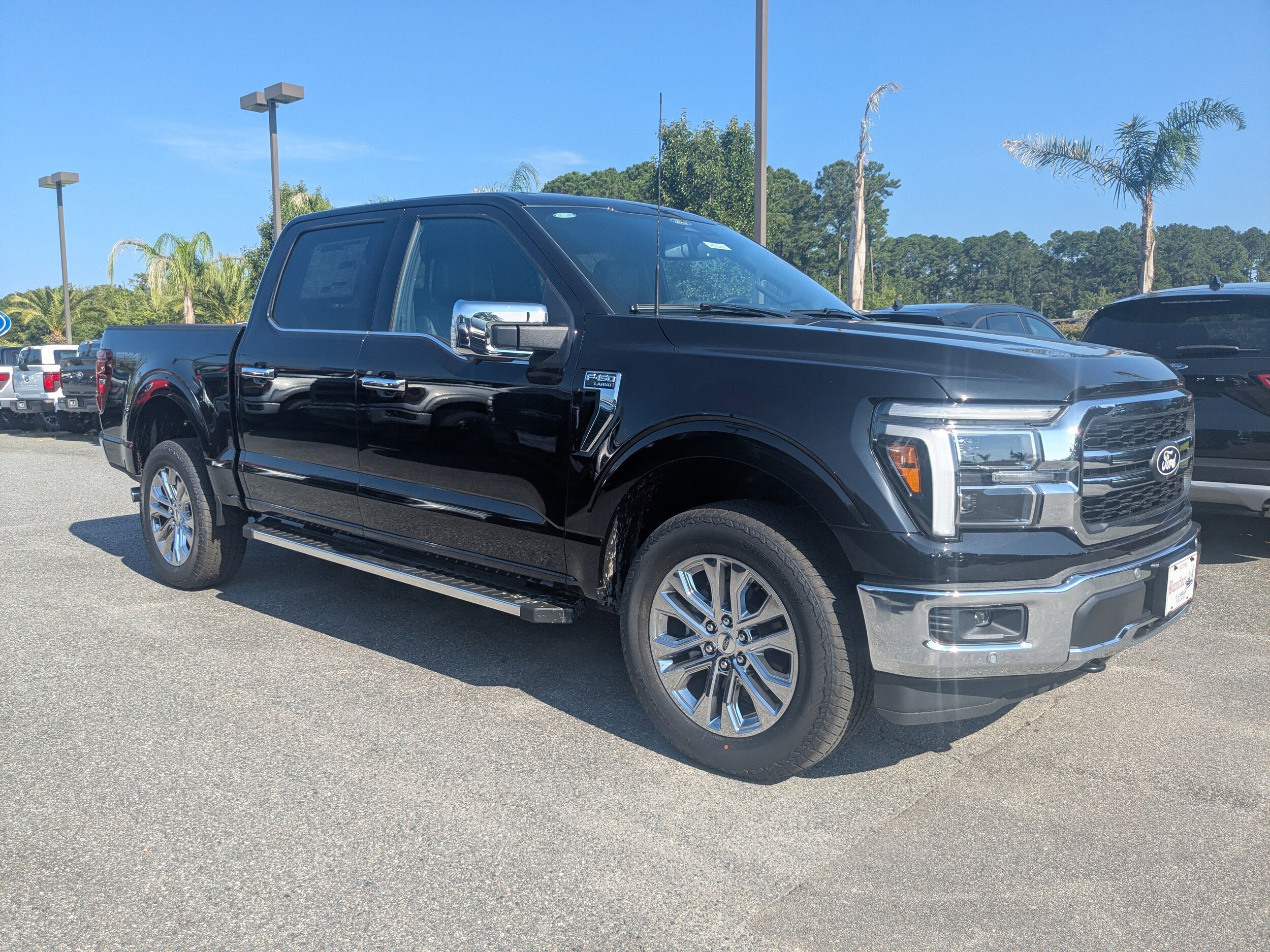 2025 Ford F-150 Lariat photo 2
