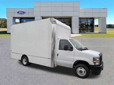 2024 Ford E-450 Cutaway Base Cab/Chassis