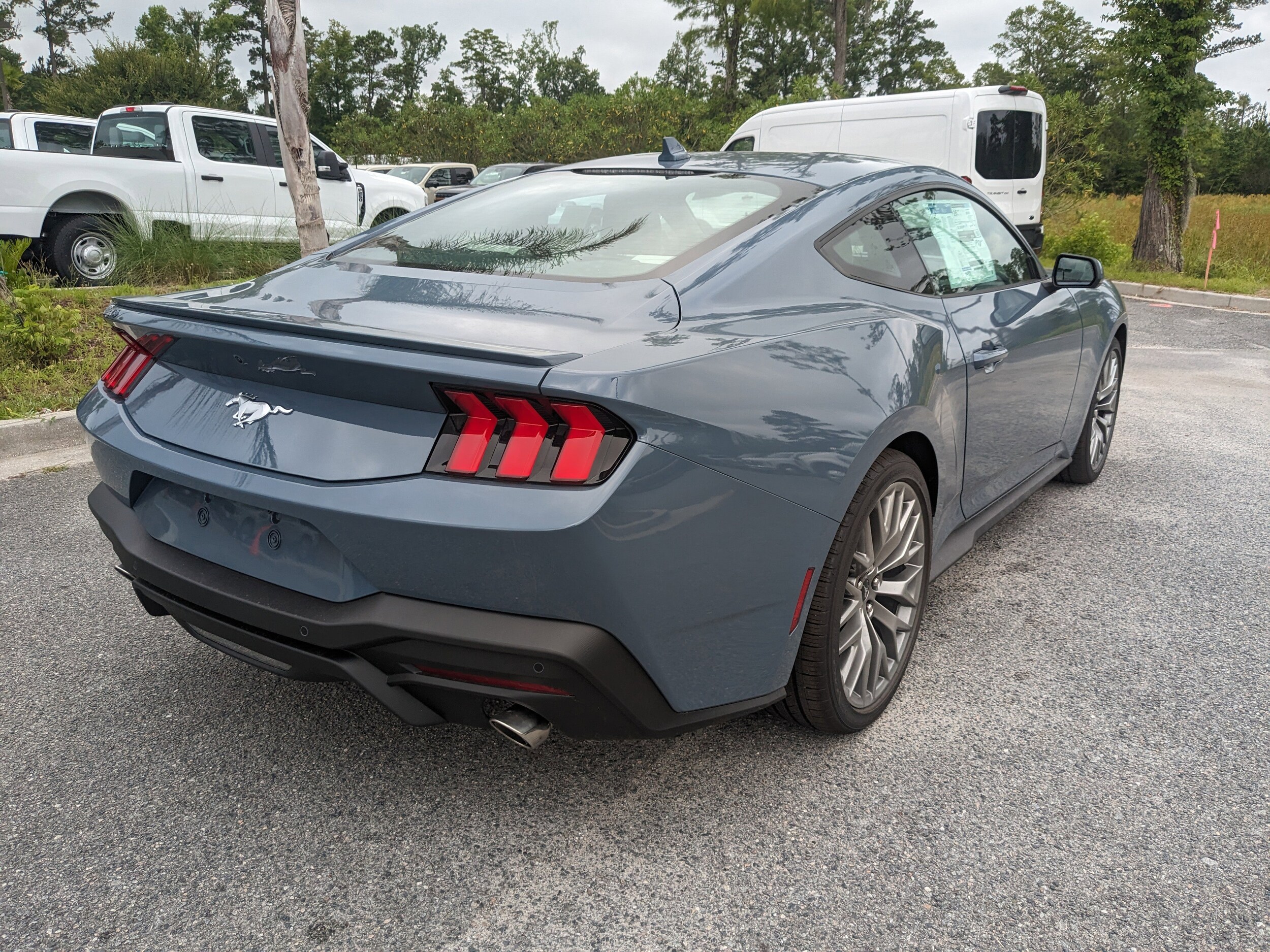 2025 Ford Mustang EcoBoost Premium photo 2
