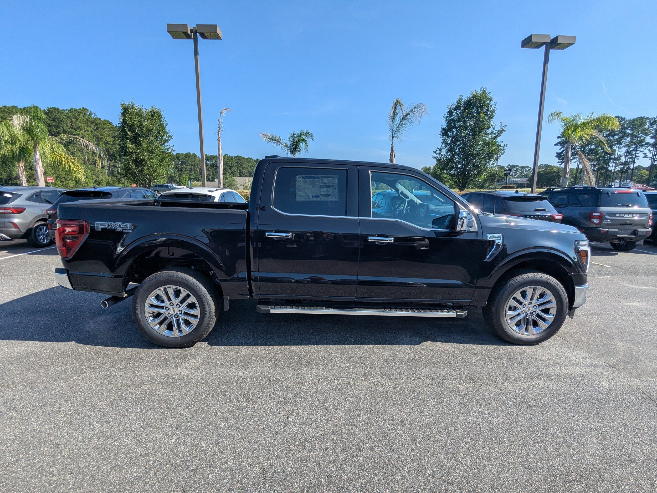 2025 Ford F-150 Lariat photo 3
