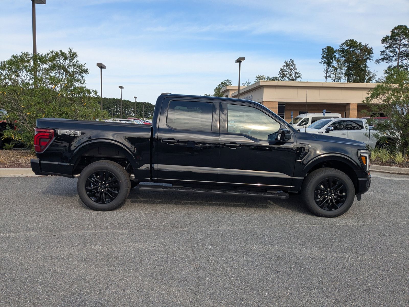 2025 Ford F-150 Lariat photo 3