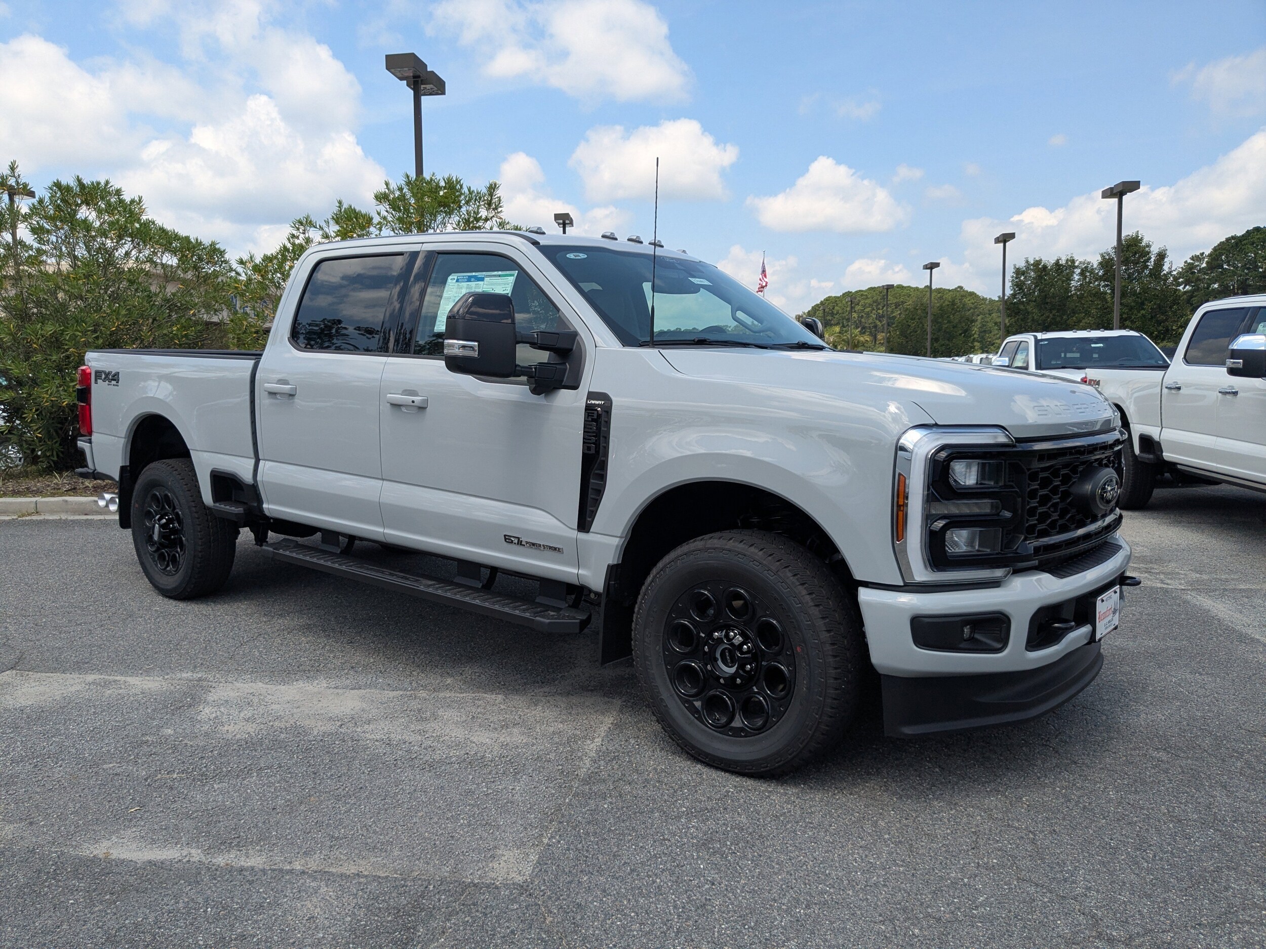 2025 Ford F-350 Lariat photo 2