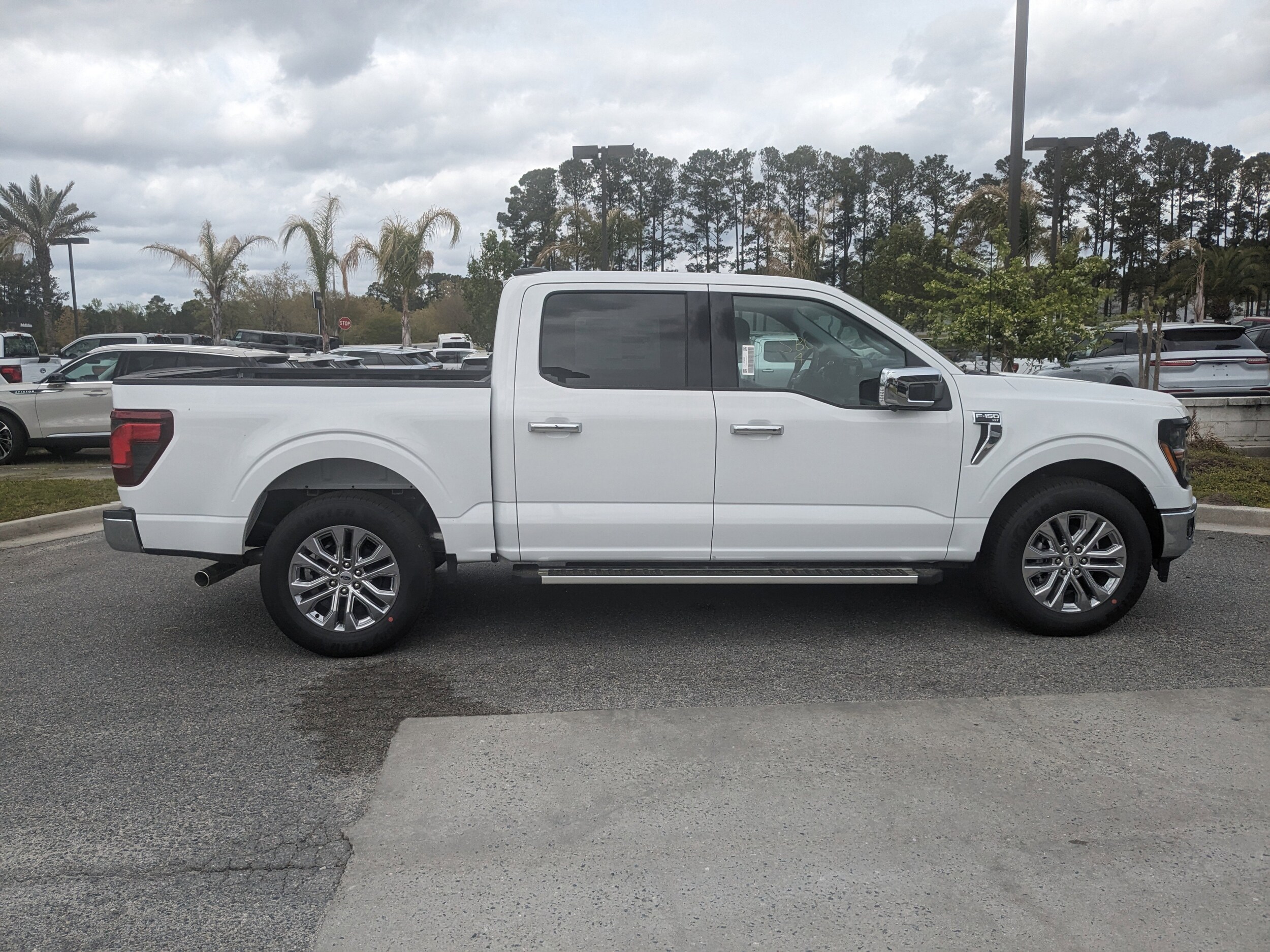 2025 Ford F-150 XLT photo 3