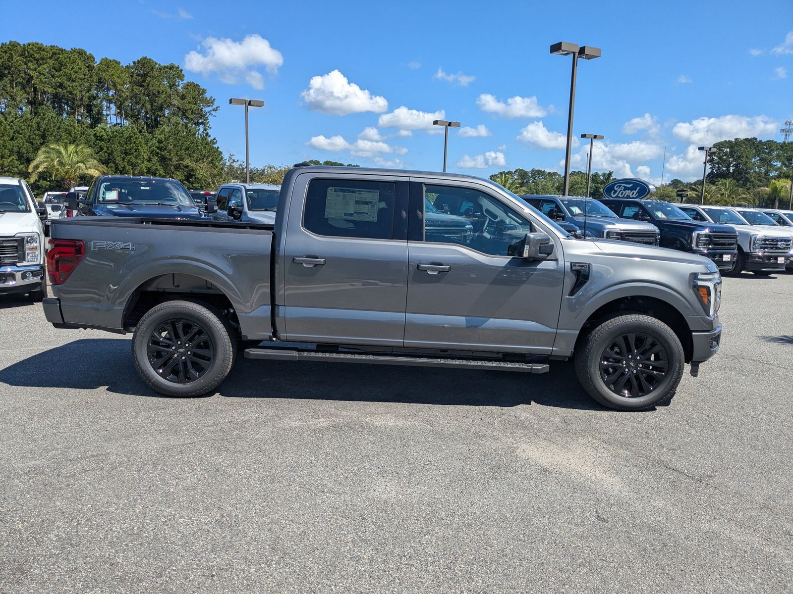 2025 Ford F-150 Lariat photo 3
