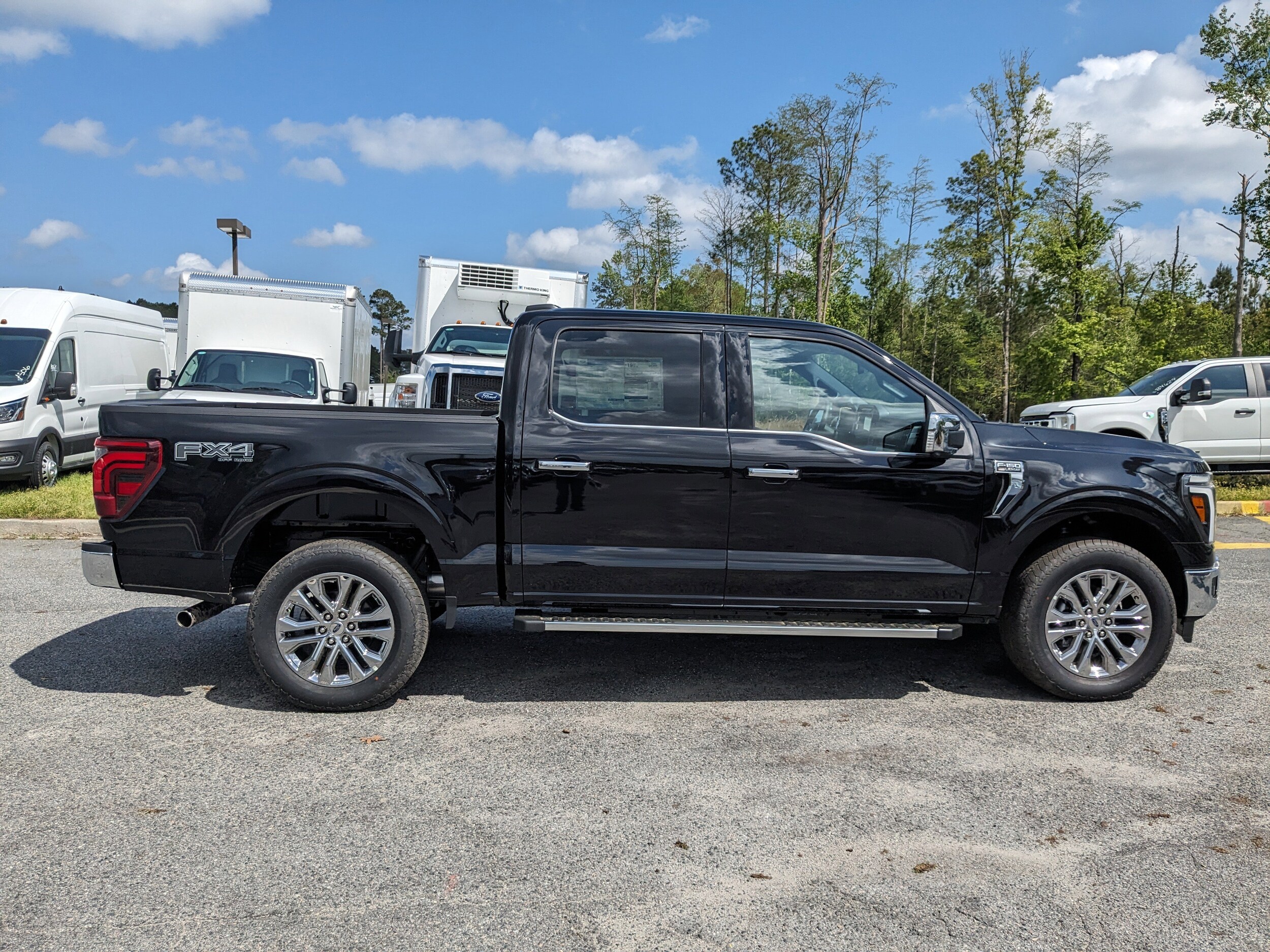 2025 Ford F-150 Lariat photo 3