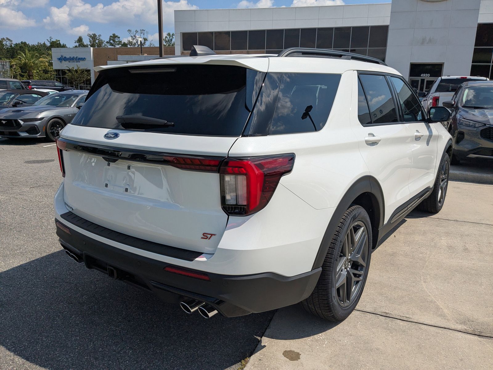 2025 Ford Explorer ST photo 2