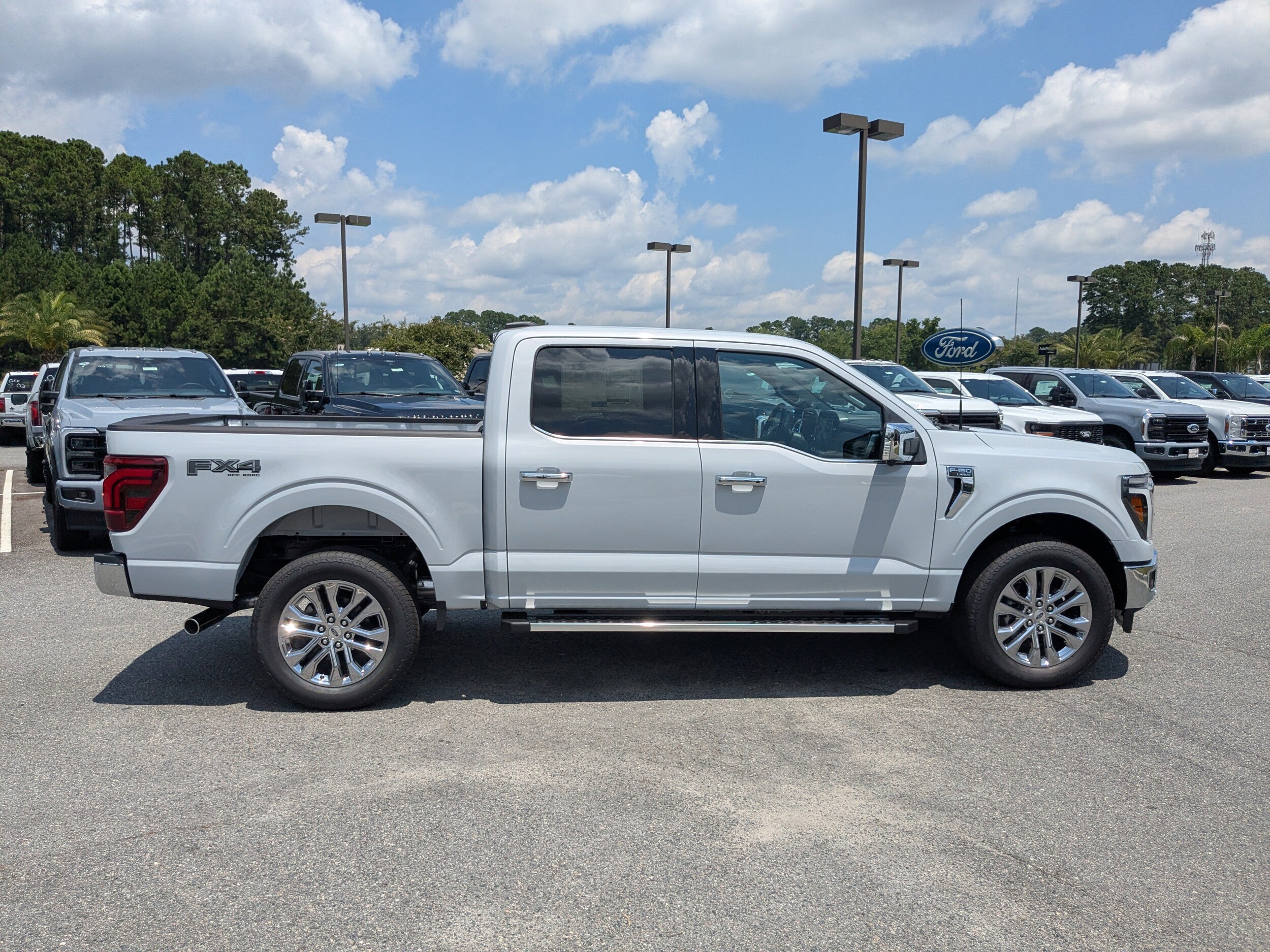 2025 Ford F-150 Lariat photo 3