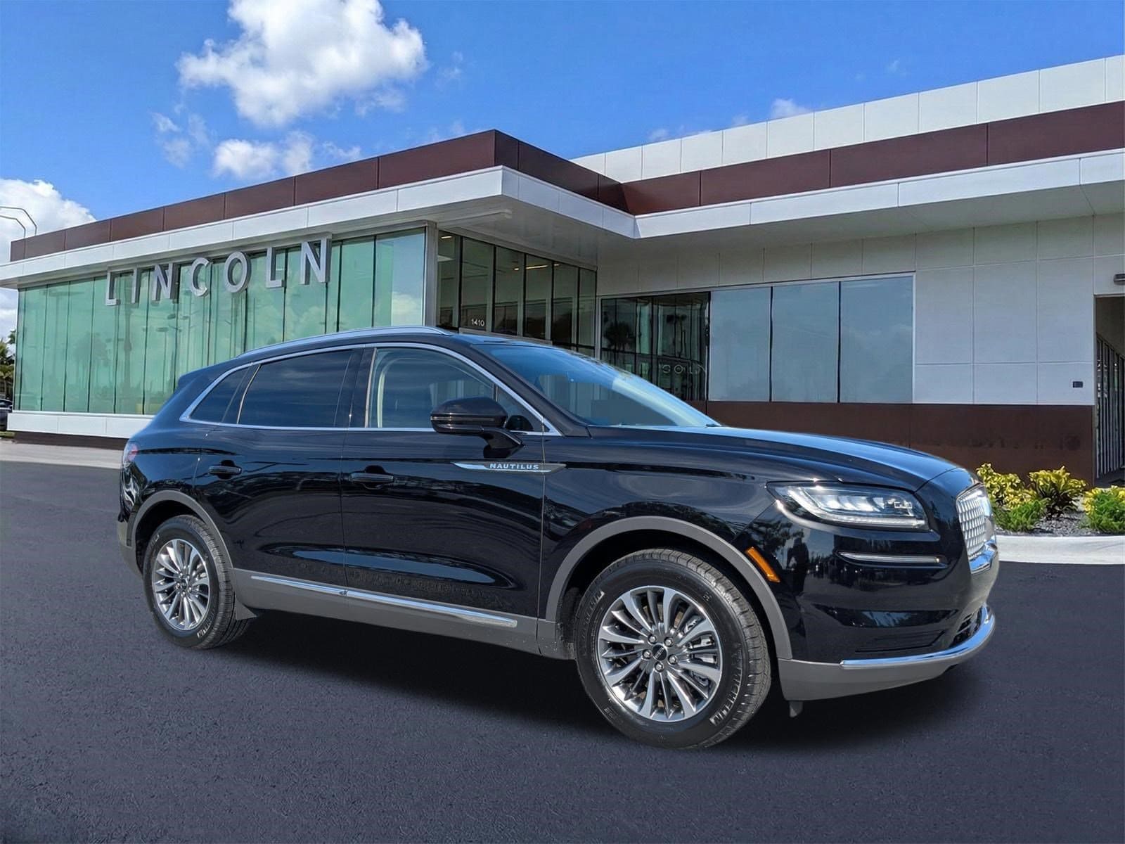 2023 Lincoln Nautilus FWD's photo