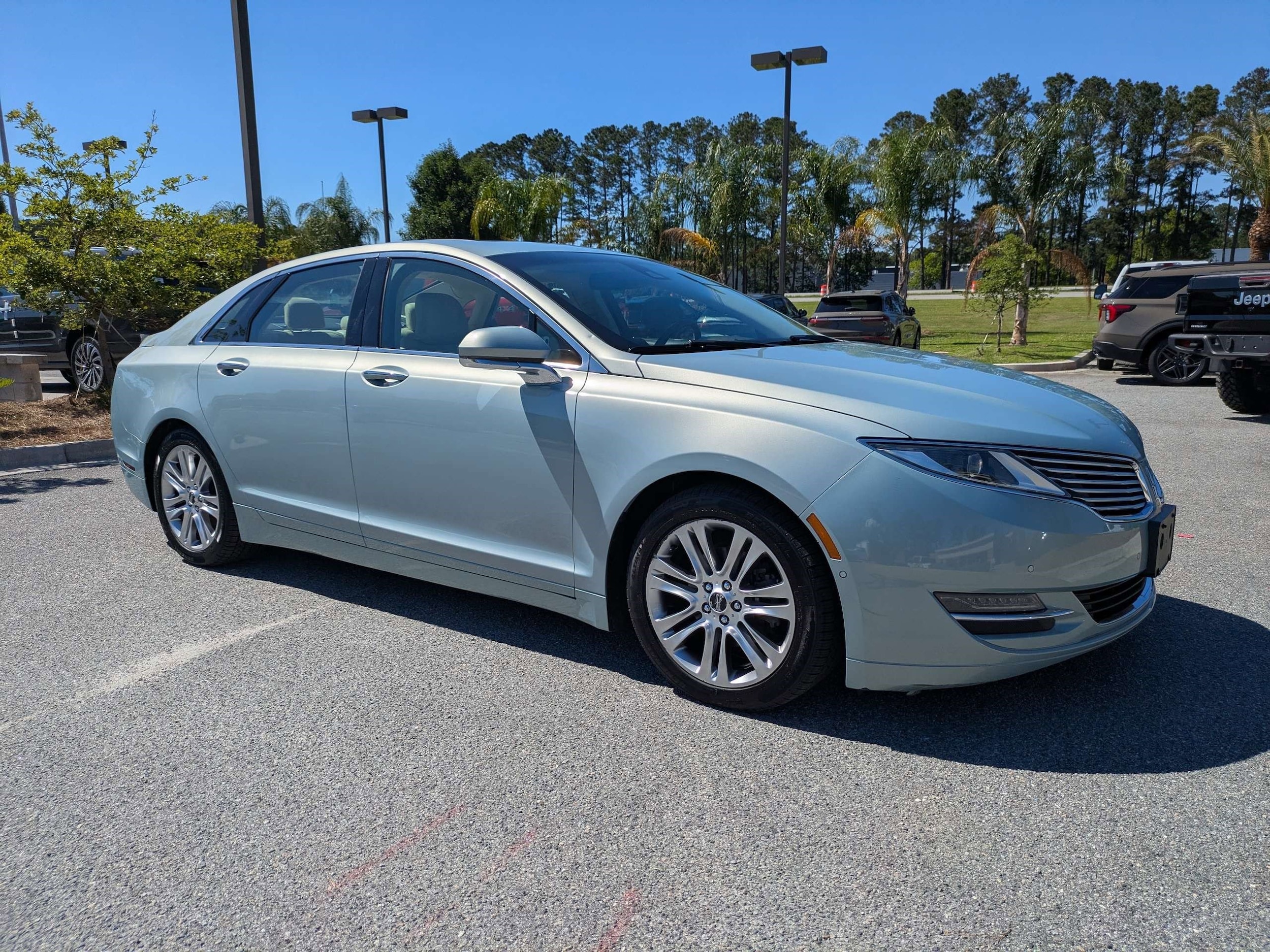 2014 Lincoln MKZ Hybrid's photo