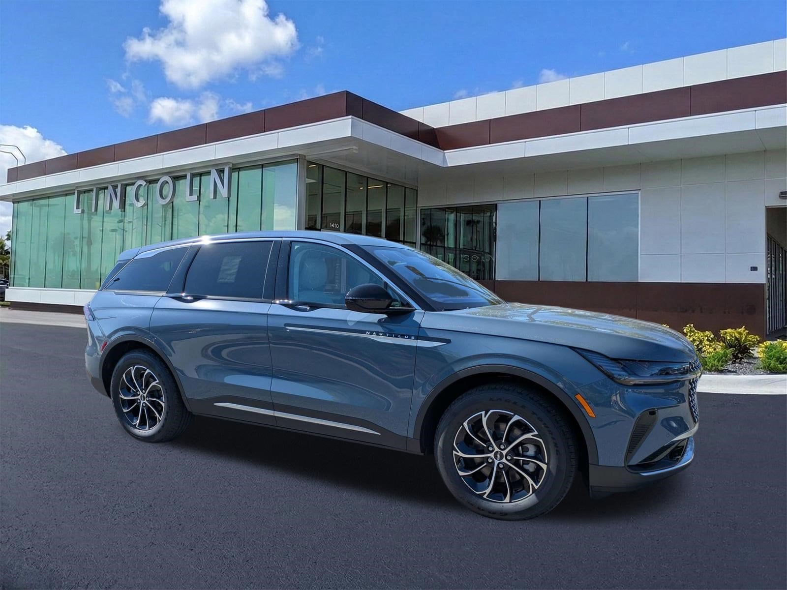 2026 Lincoln Nautilus Premiere AWD's photo