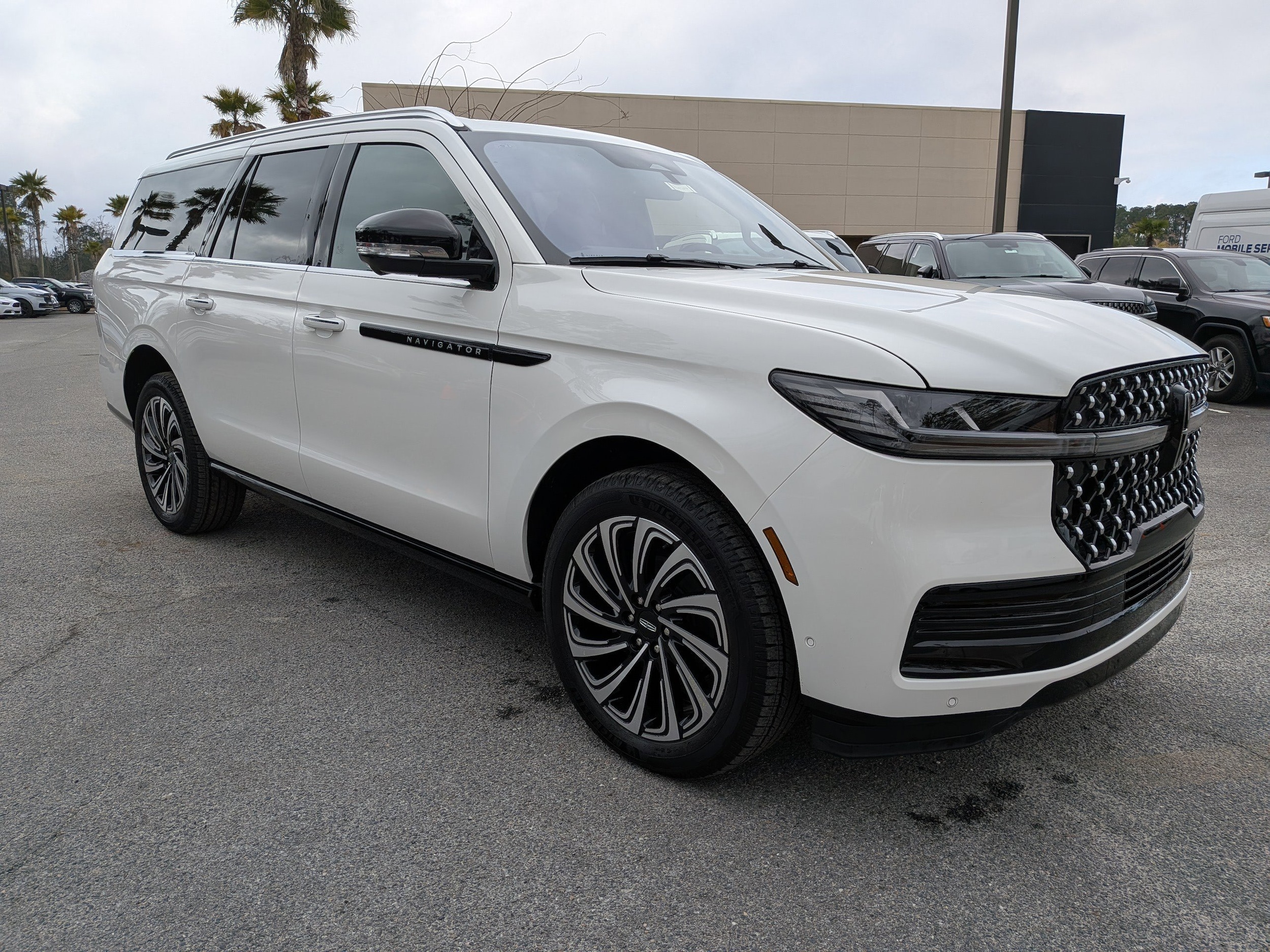2025 Lincoln Navigator Black Label L's photo