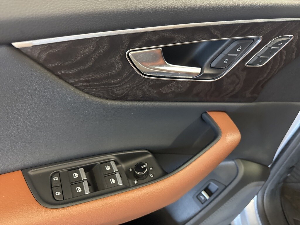 2022 Audi Q8 55 Premium photo 4