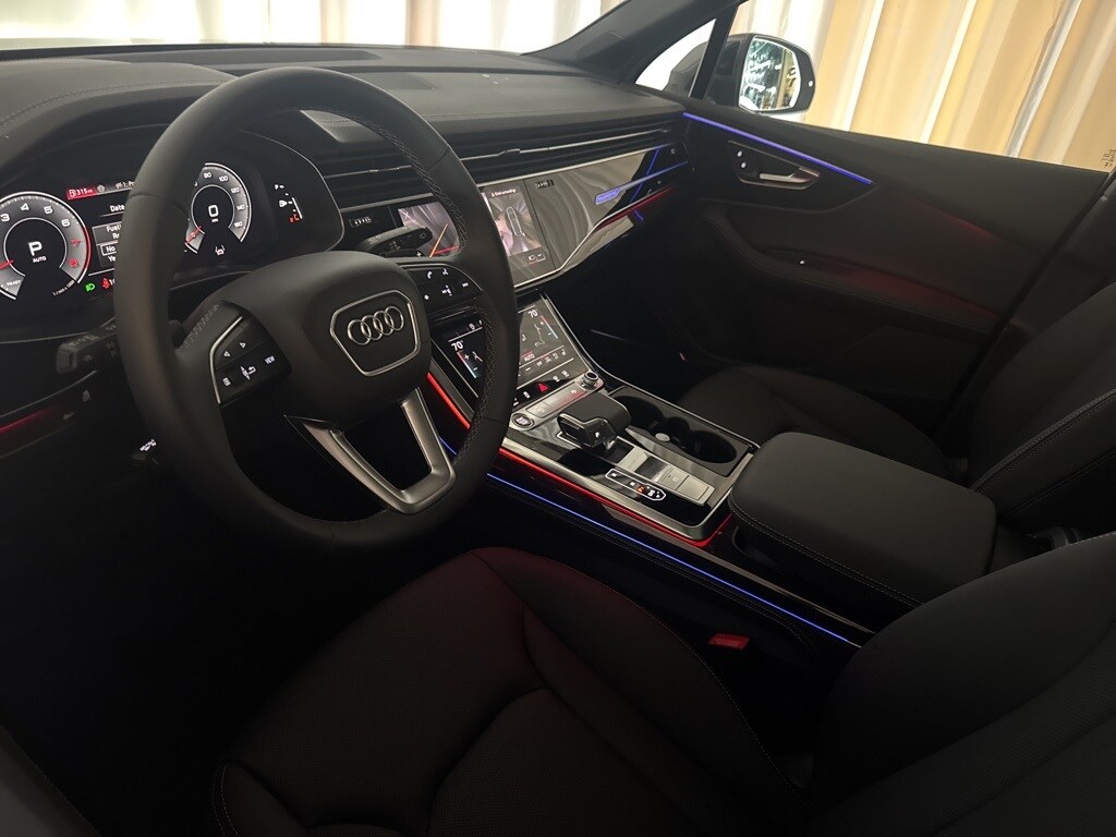 2025 Audi Q7 55 Premium Plus photo 3