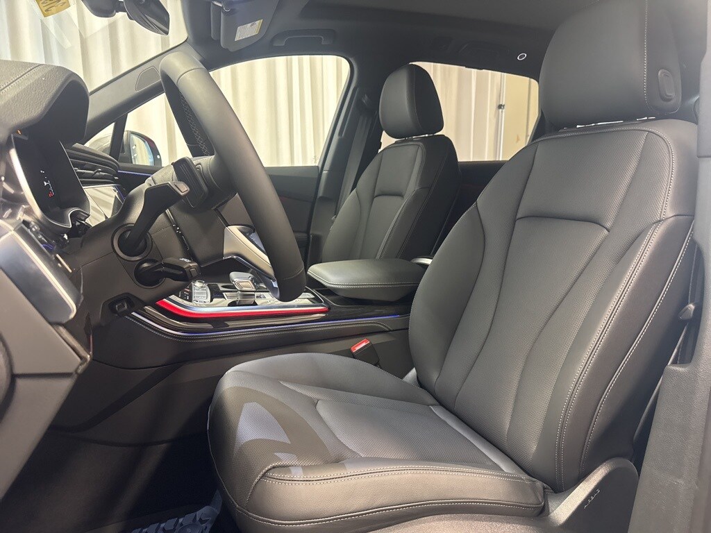 2025 Audi Q7 55 Premium Plus photo 4