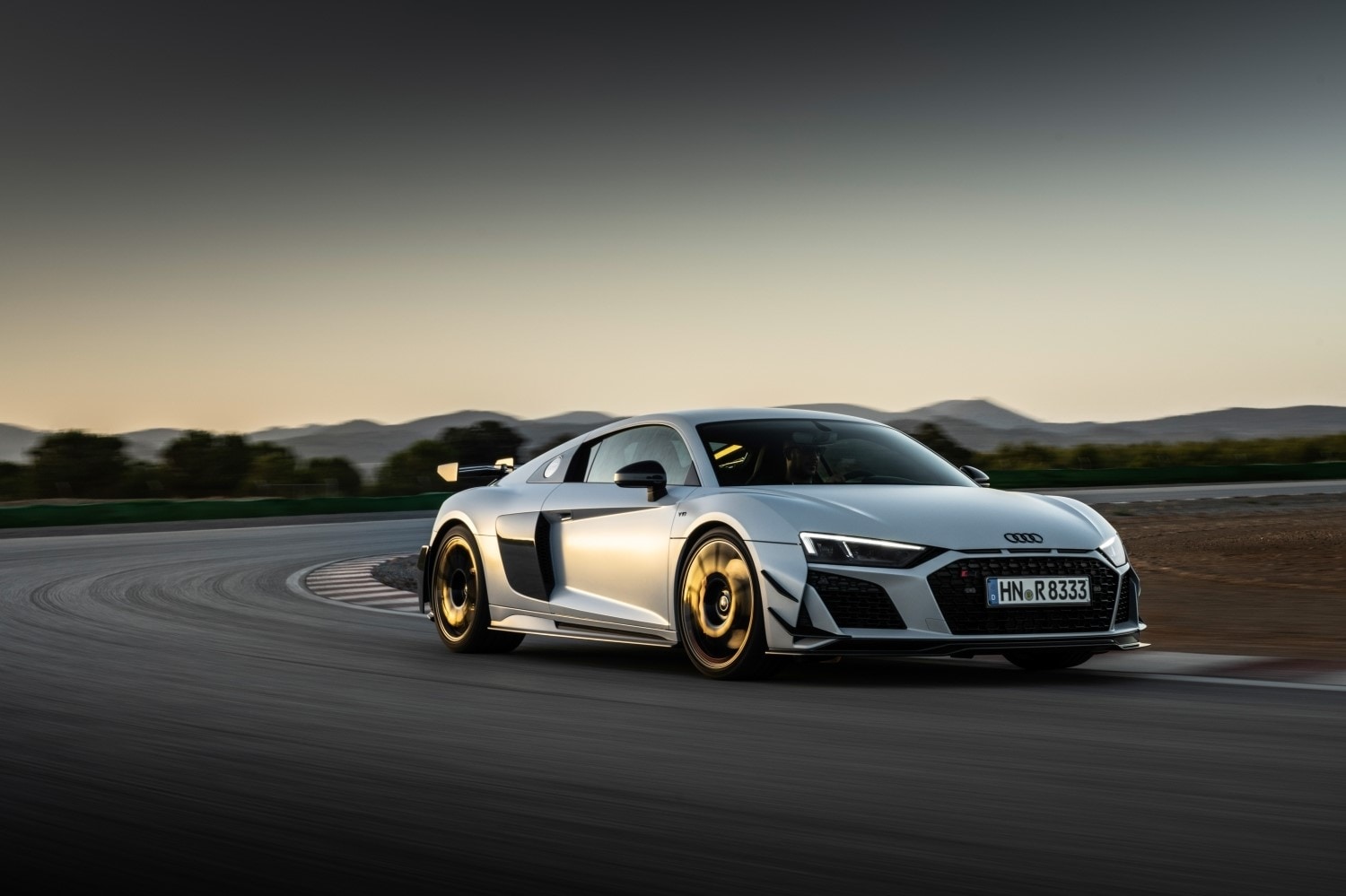 R8.jpg