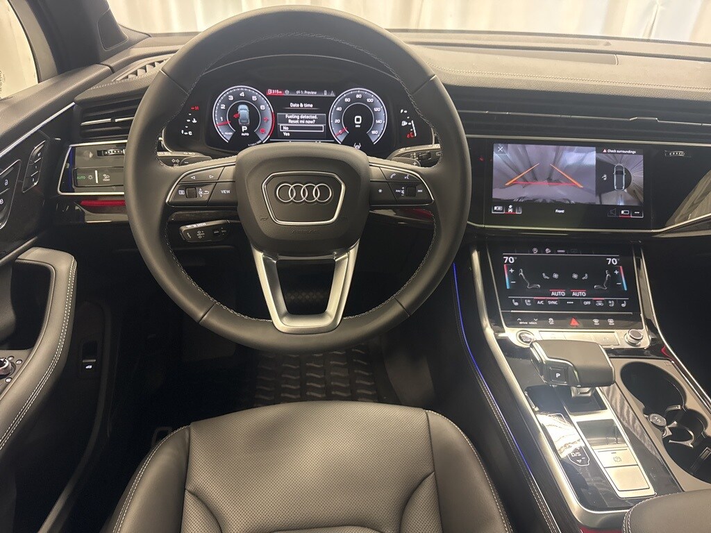 2025 Audi Q7 55 Premium Plus photo 2