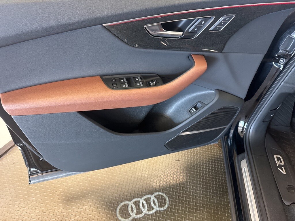 2021 Audi Q7 55 Premium Plus photo 4