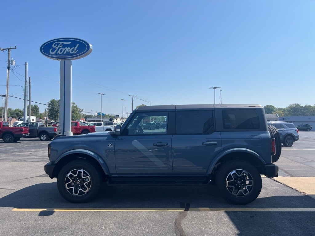 2025 Ford Bronco Outer Banks photo 4