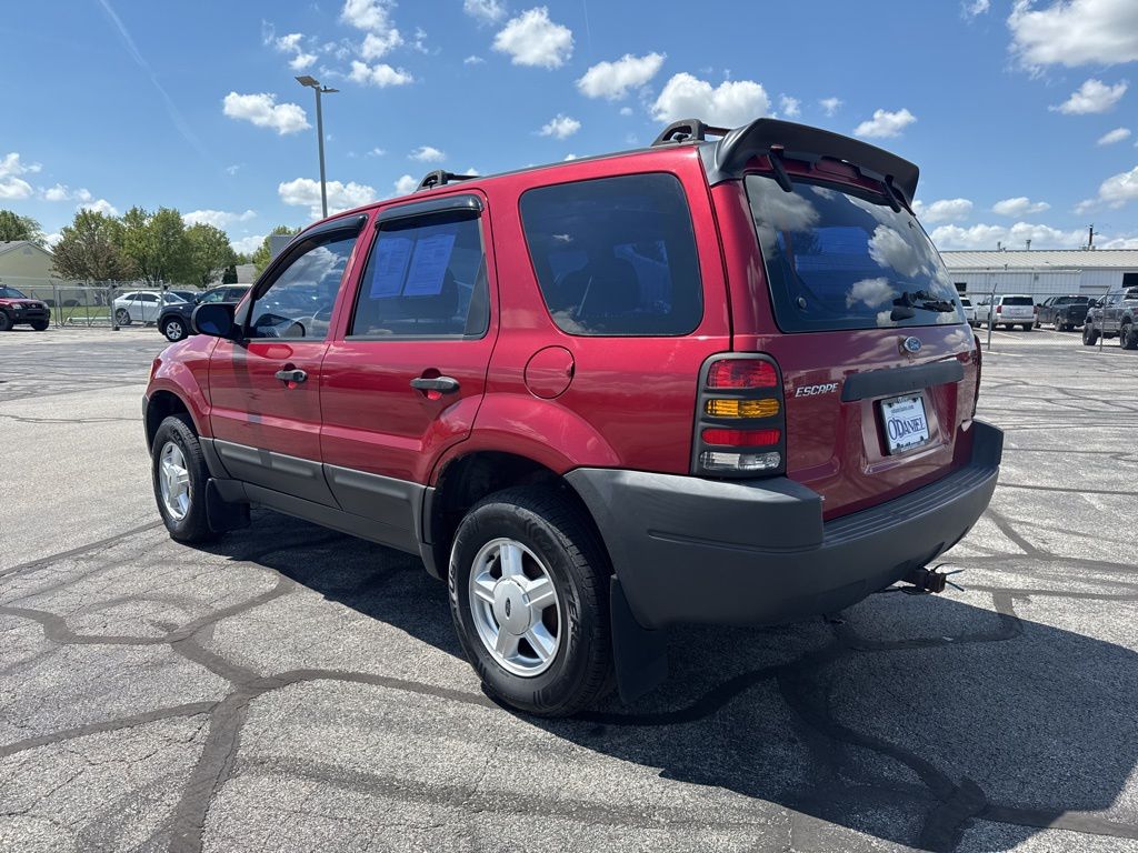 Used 2004 Ford Escape XLS with VIN 1FMYU02124DA08639 for sale in New Haven, IN