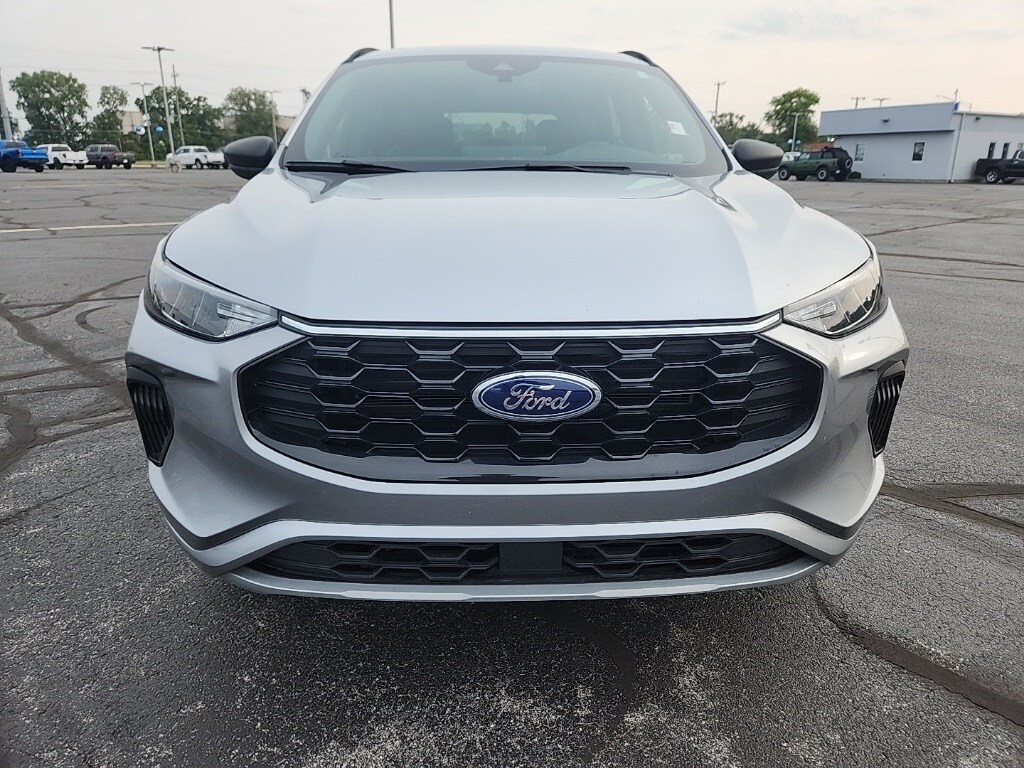 2023 Ford Escape ST-Line photo 2
