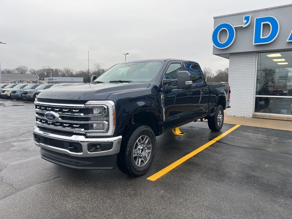 2025 Ford F-350 photo 3