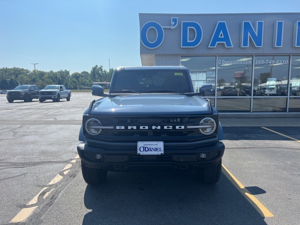 2025 Ford Bronco Outer Banks photo 2