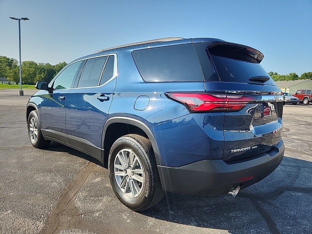 2023 Chevrolet Traverse 1LT photo 2