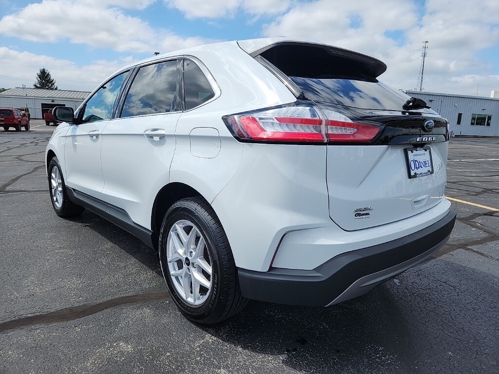 2024 Ford Edge SEL photo 2