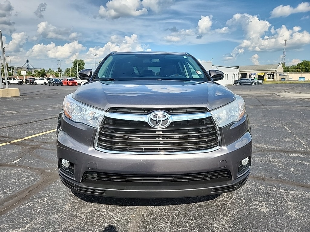 Used 2016 Toyota Highlander XLE with VIN 5TDJKRFH0GS314111 for sale in New Haven, IN