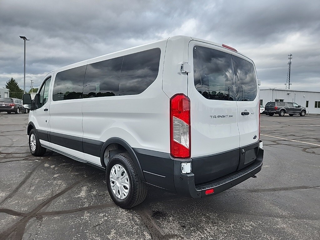 2022 Ford Transit Passenger XL photo 2