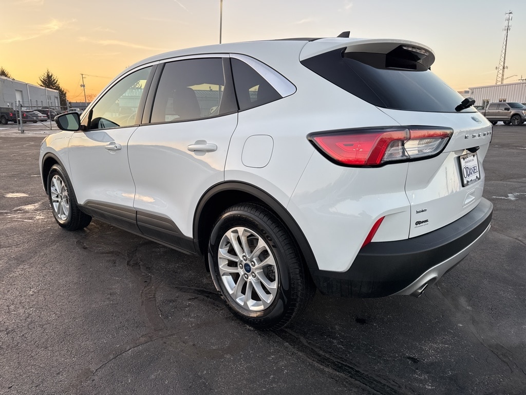 Used 2022 Ford Escape SE with VIN 1FMCU0G64NUB53102 for sale in New Haven, IN