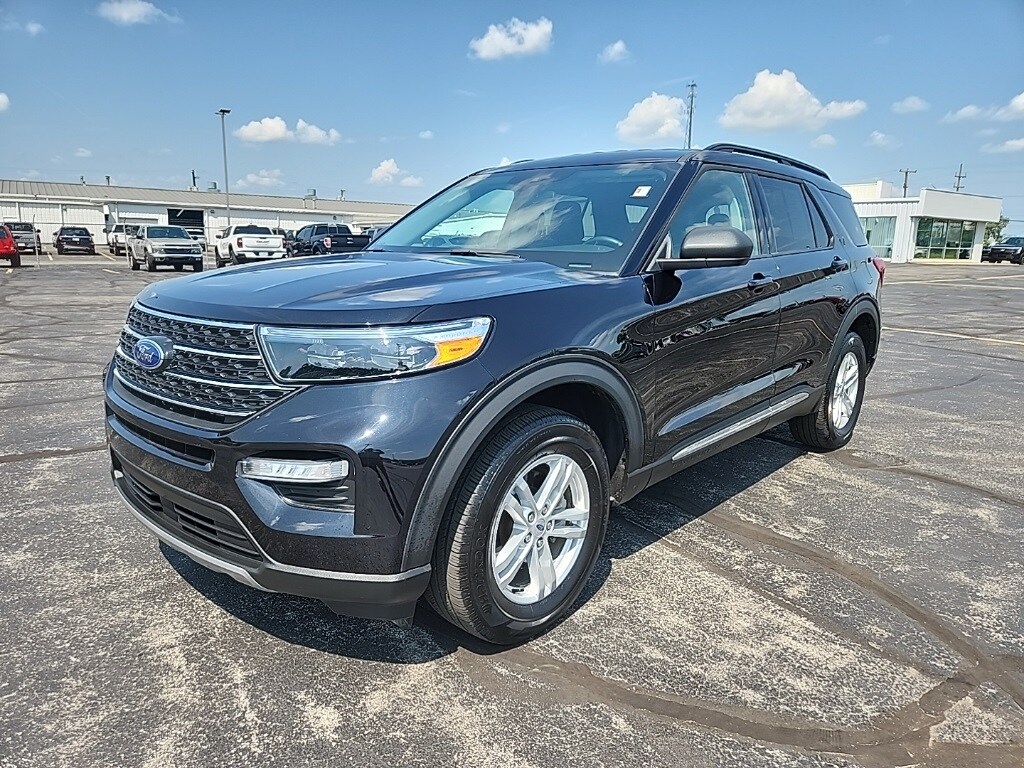 2023 Ford Explorer XLT photo 2