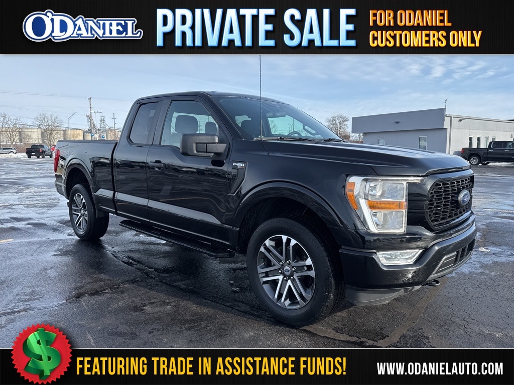 2021 Ford F-150 XL's photo