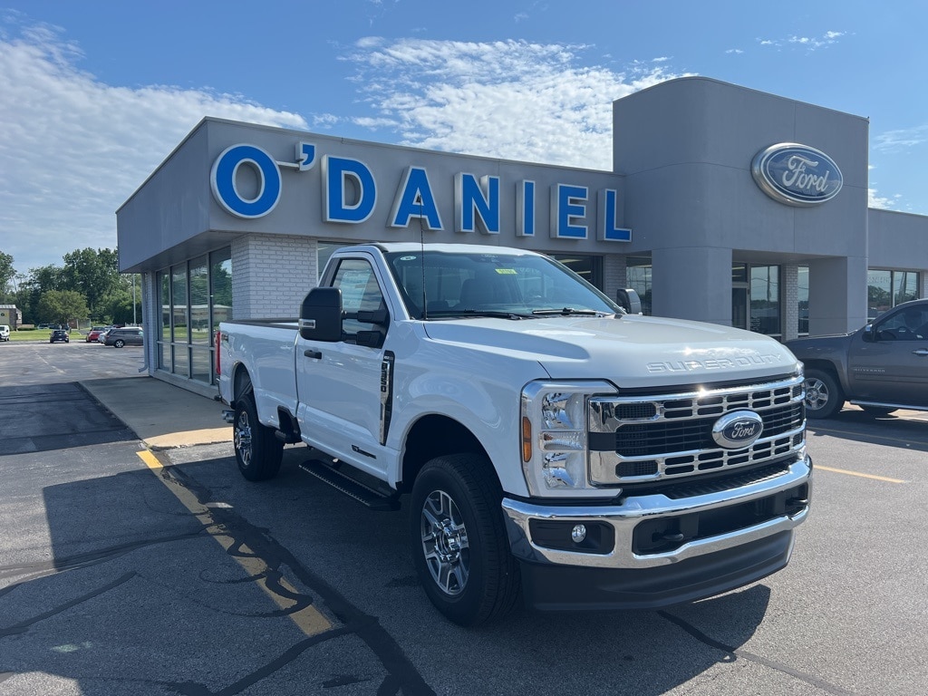 2025 Ford F-350 Super Duty XLT's photo