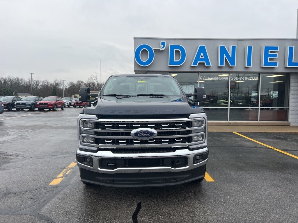 2025 Ford F-350 photo 2