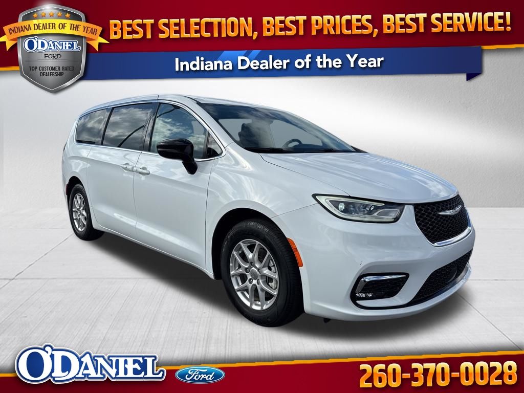 2024 Chrysler Pacifica Touring L's photo