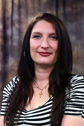 Staff member Cindy Moody from f0a4e969e18e