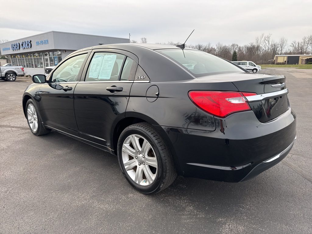 Used 2013 Chrysler 200 Touring with VIN 1C3CCBBB1DN522101 for sale in New Haven, IN