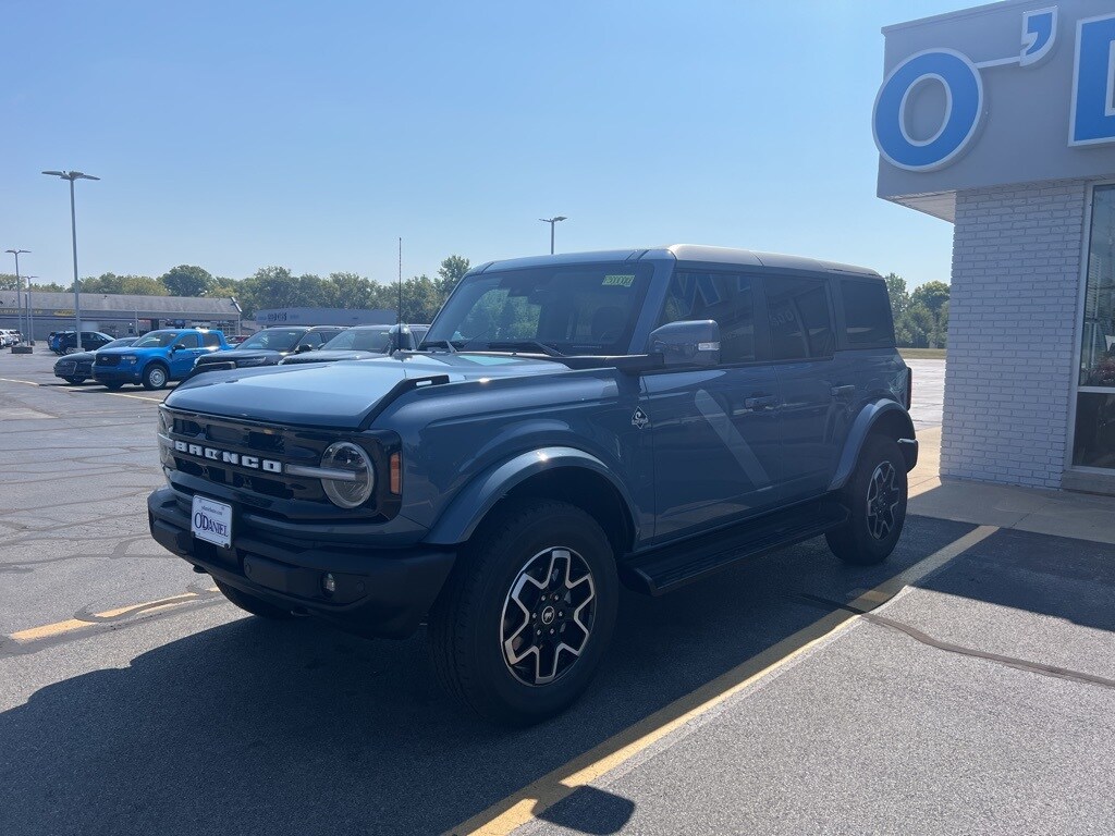 2025 Ford Bronco Outer Banks photo 3
