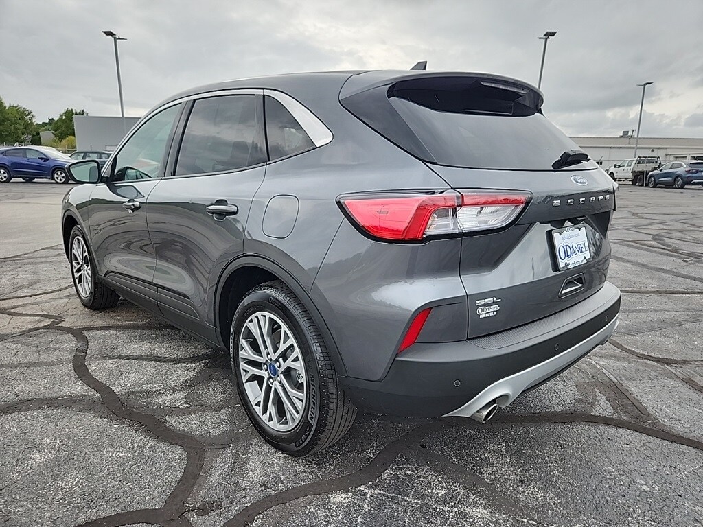 2022 Ford Escape SEL photo 2