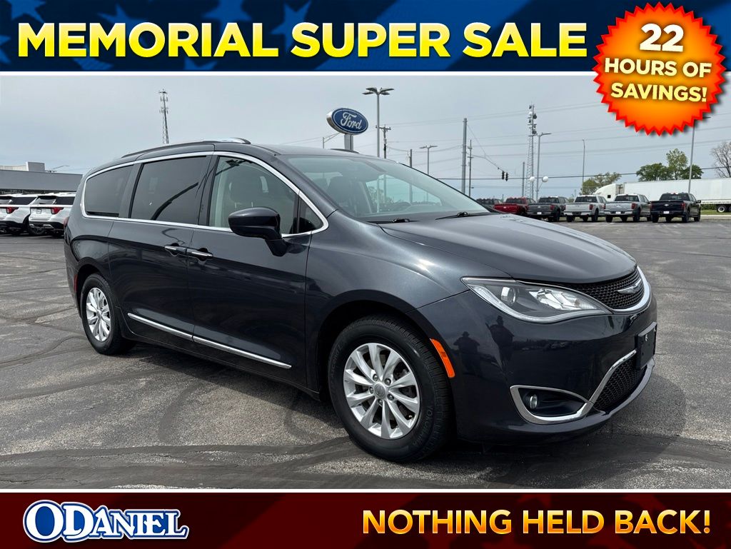 2020 Chrysler Pacifica Touring L's photo